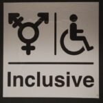 ¿Qué variables demográficas son cruciales para segmentar a los pacientes en el marketing terapéutico?